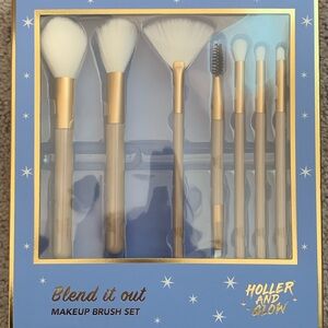 Holler and Glow Makeup Brush‎ Set Cylinder
Gift Set - 7ct Target